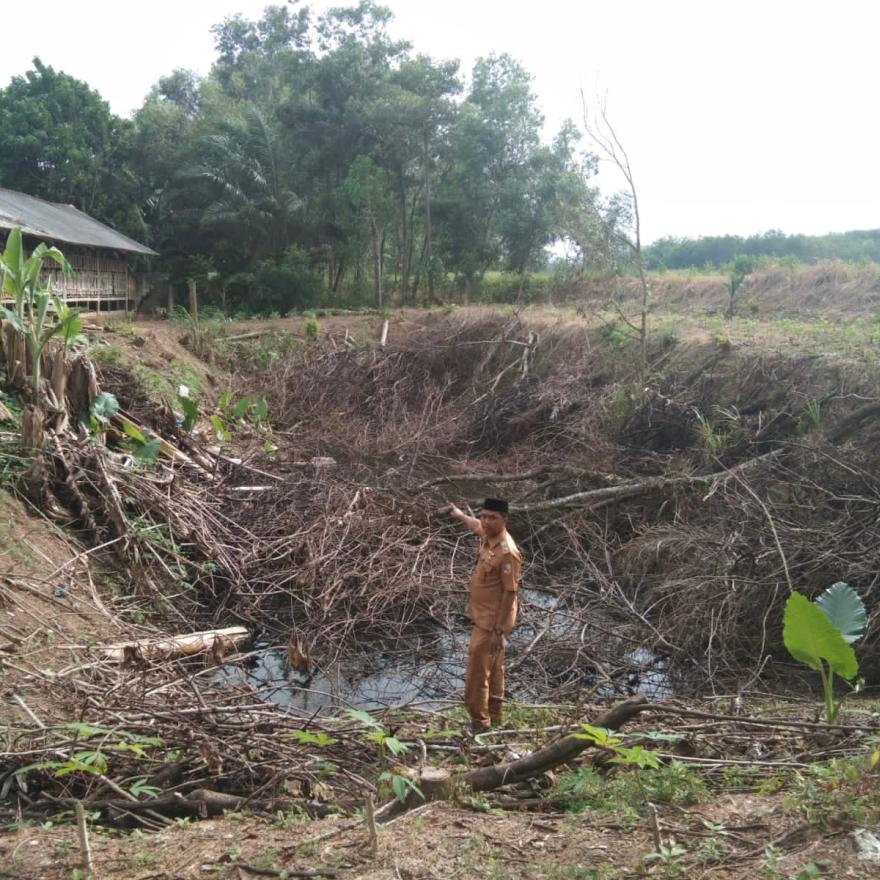 Kepalo Tiyuh Margodadi Melakukan Peninjauan Langsung Rawan Banjir di Suku 001 dan 003