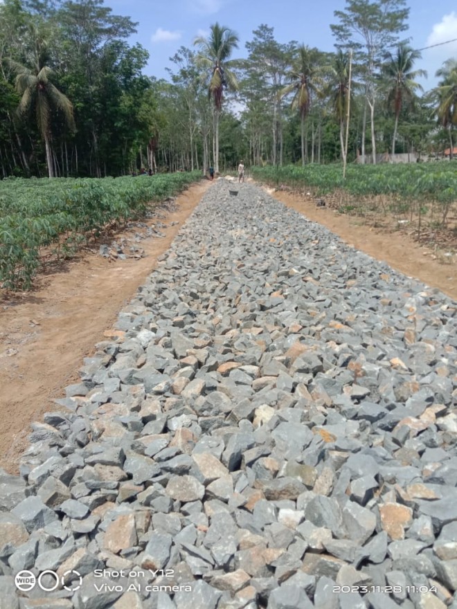 Realisasi Anggaran Dana Desa Jalan Onderlagh Makam di Suku 008 Tiyuh Margodadi