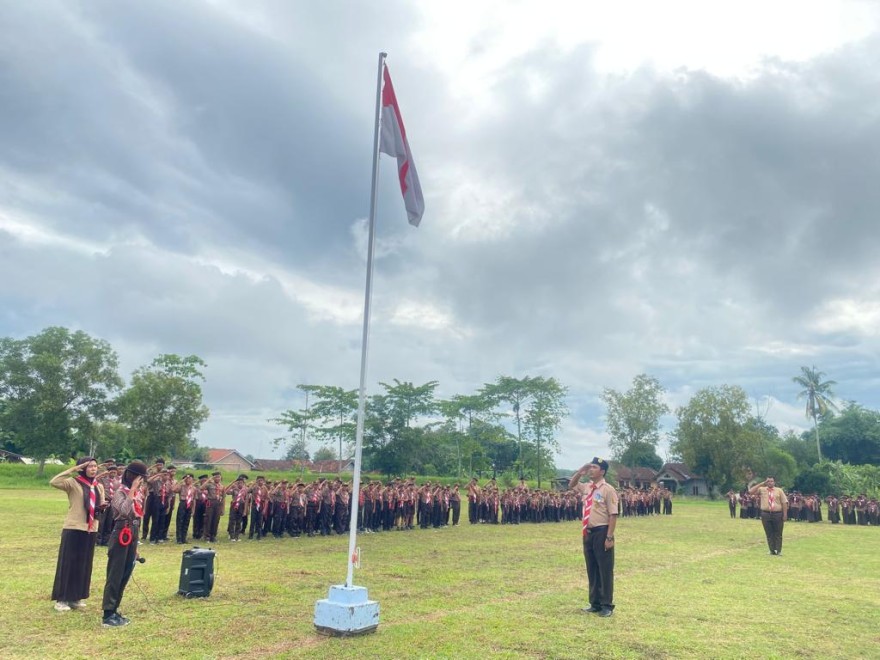 Upacara Pramuka di Kampung Pramuka Tiyuh Margodadi